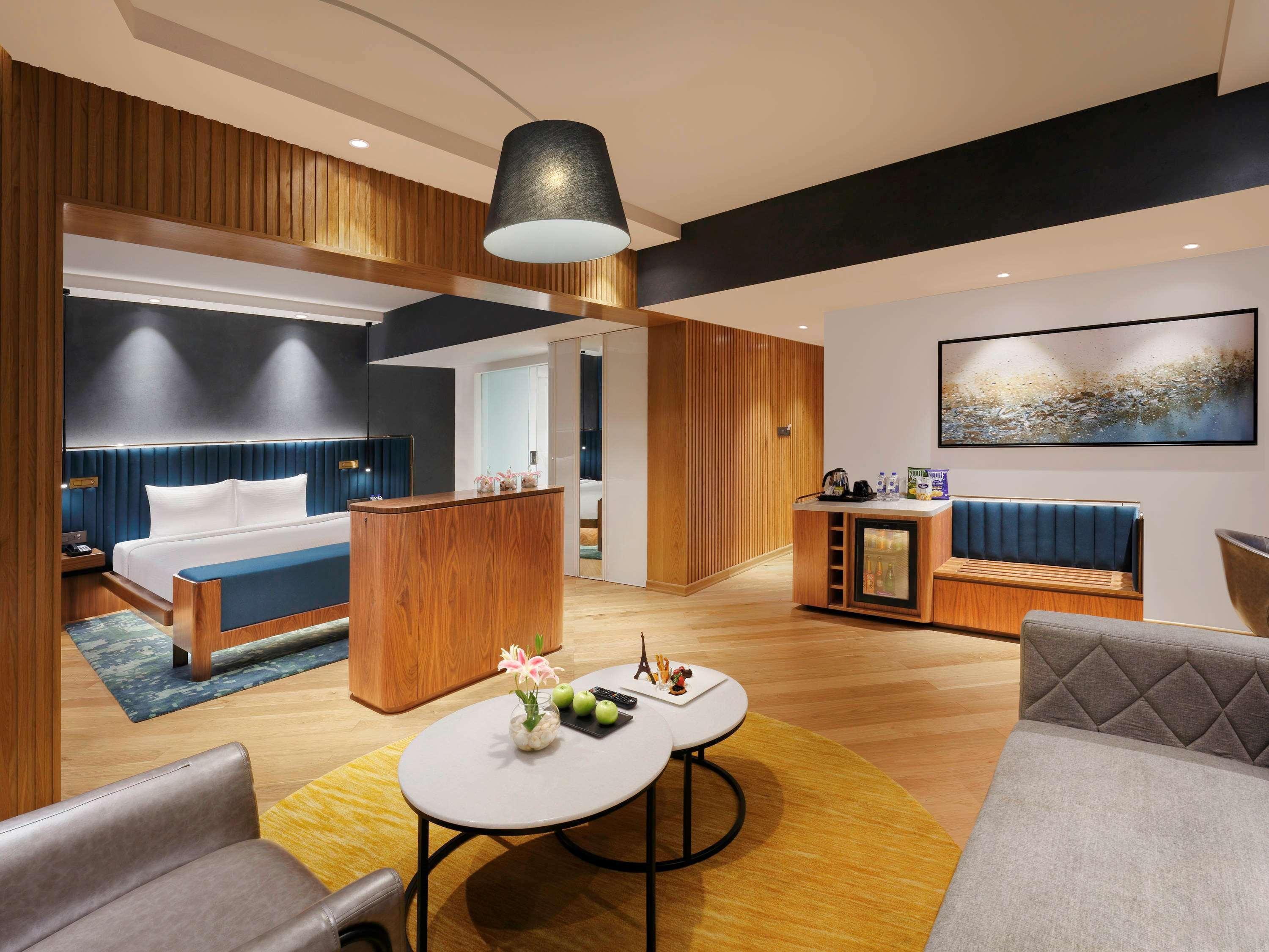 Novotel Mumbai Juhu Beach Eksteriør bilde Suite