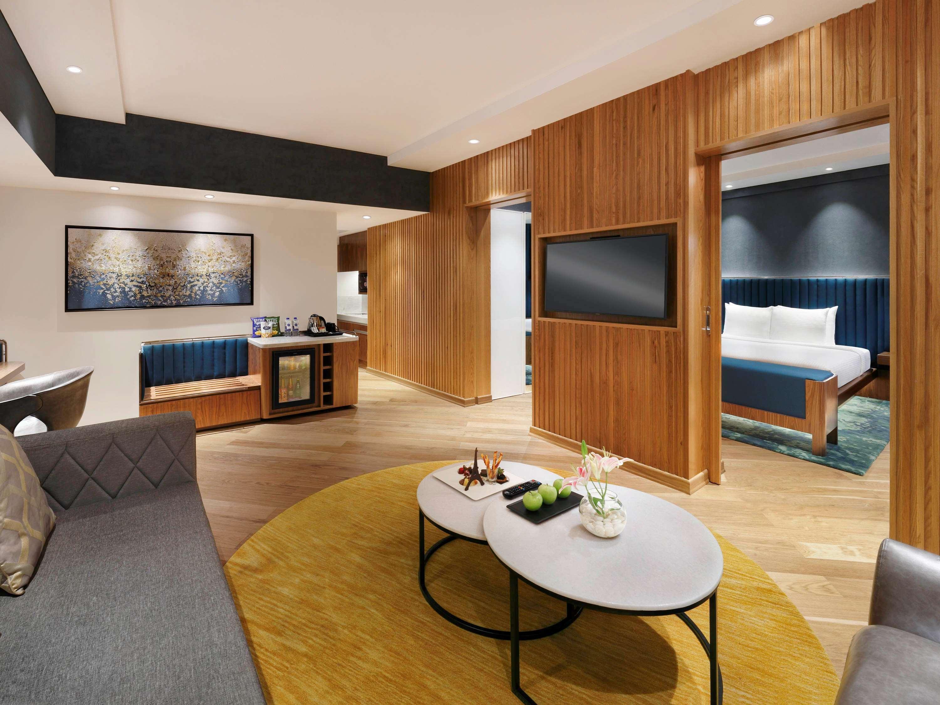 Novotel Mumbai Juhu Beach Eksteriør bilde Suite