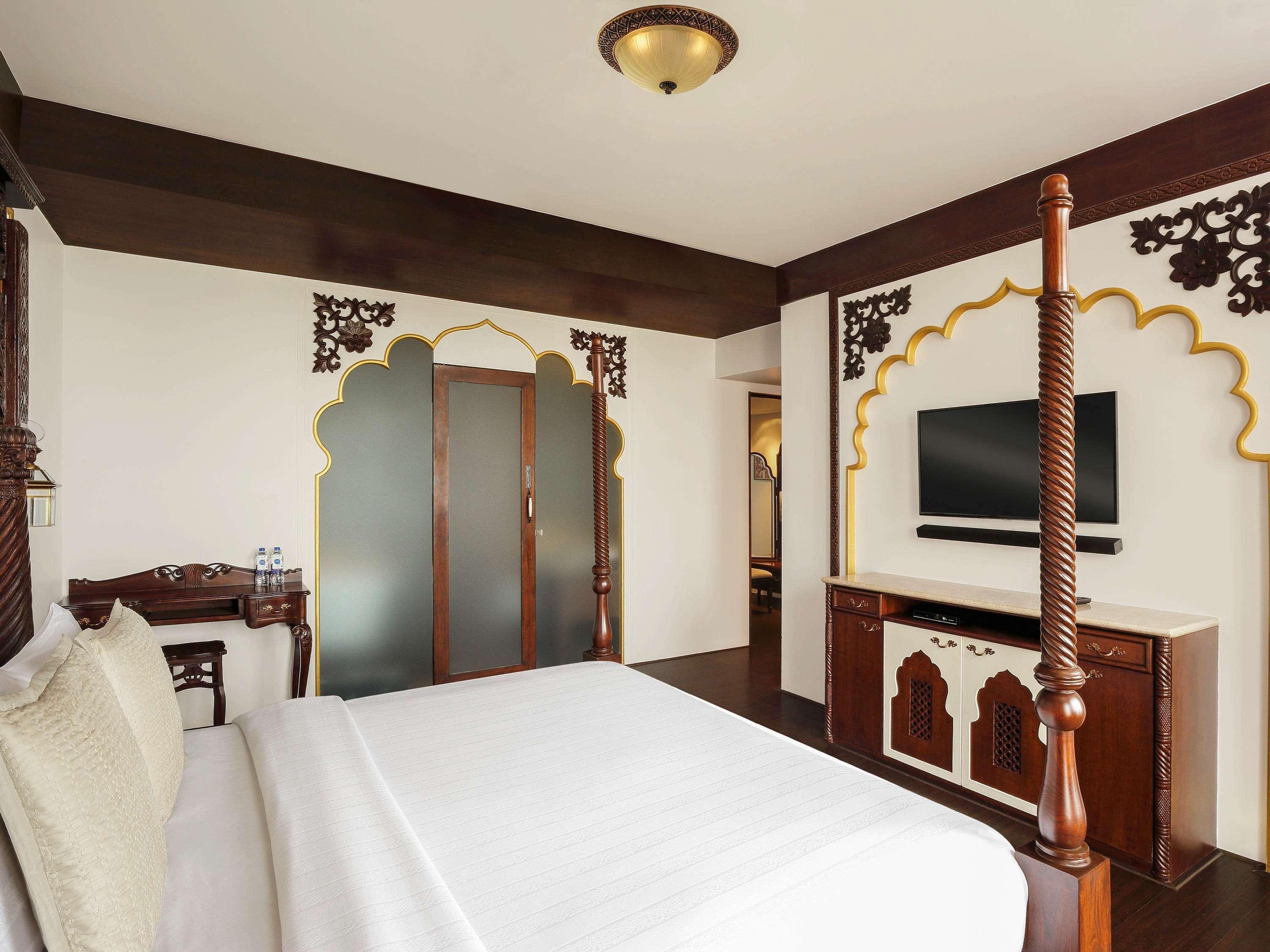 Novotel Mumbai Juhu Beach Eksteriør bilde A bedroom at the Taj Mahal Palace