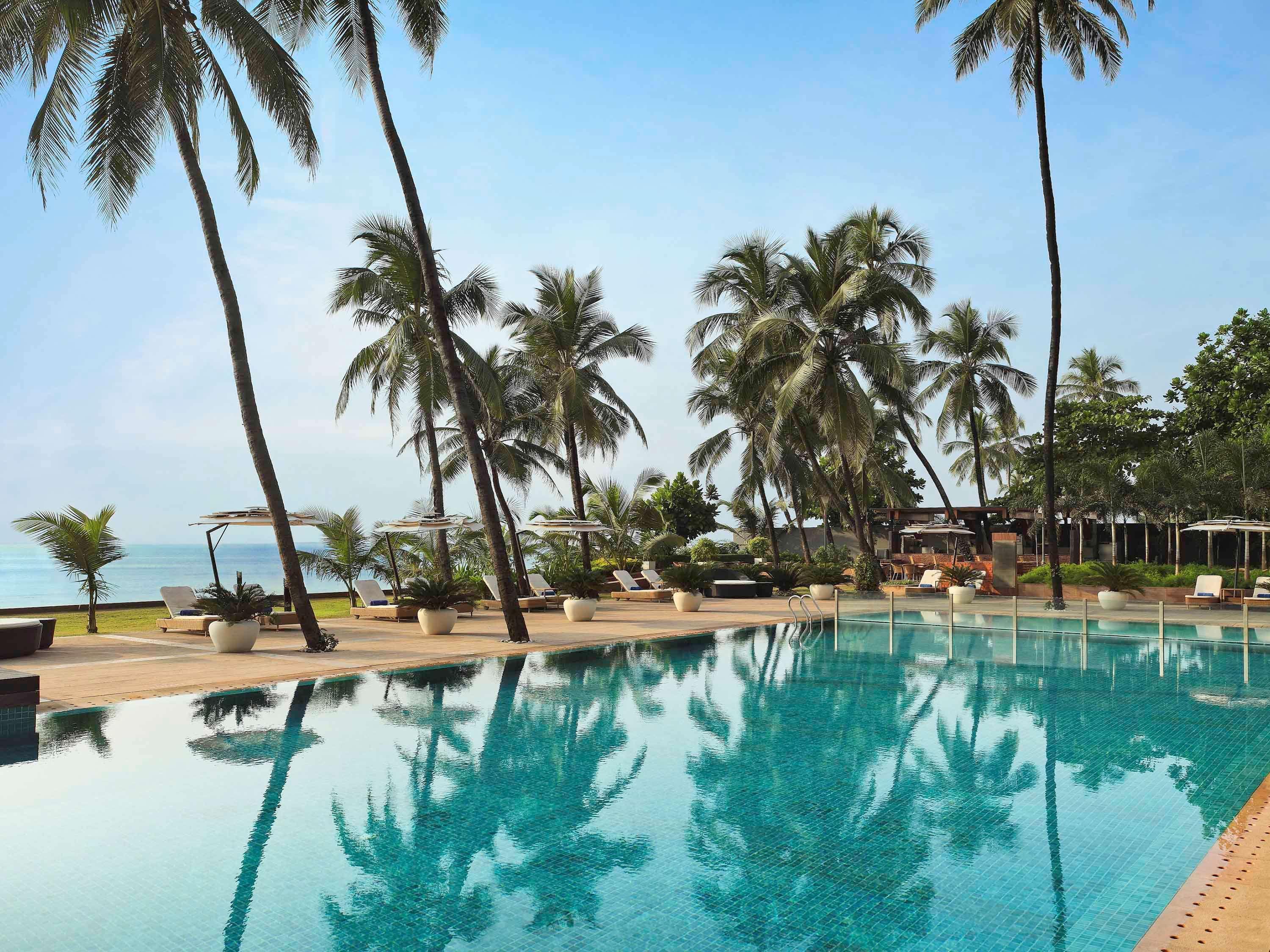 Novotel Mumbai Juhu Beach Eksteriør bilde The pool at the Taj Bengal