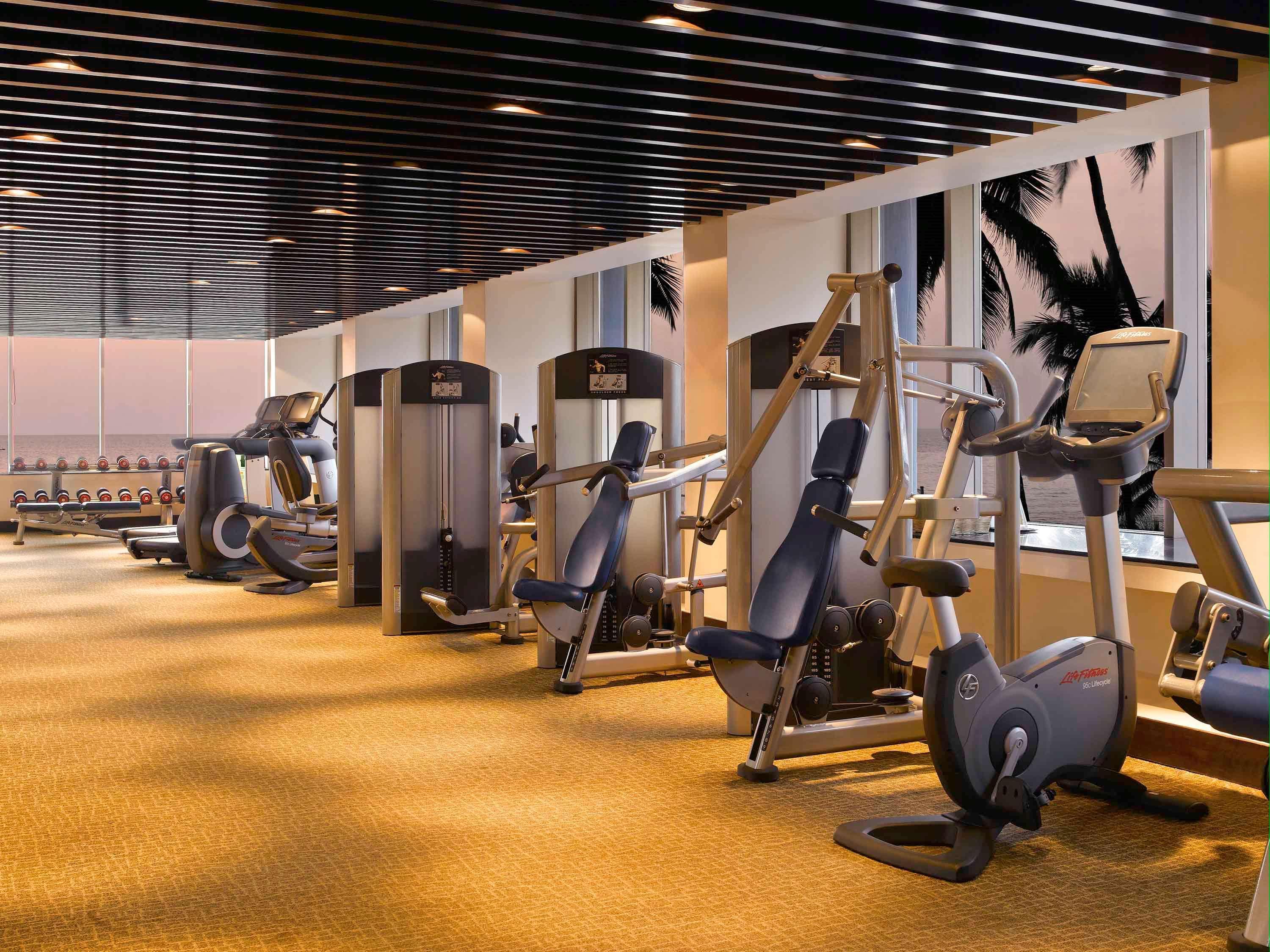 Novotel Mumbai Juhu Beach Eksteriør bilde The gym at the hotel