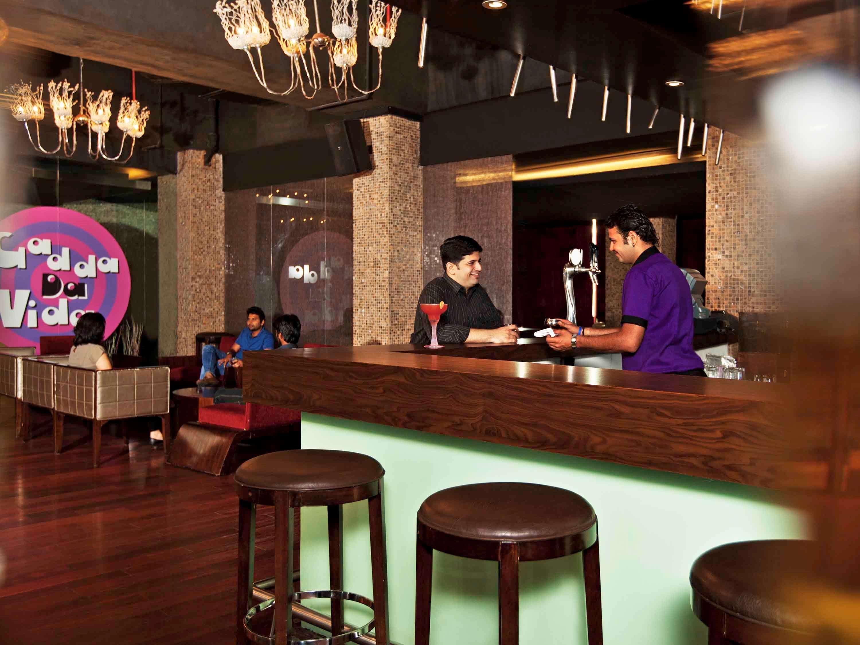 Novotel Mumbai Juhu Beach Eksteriør bilde Bar