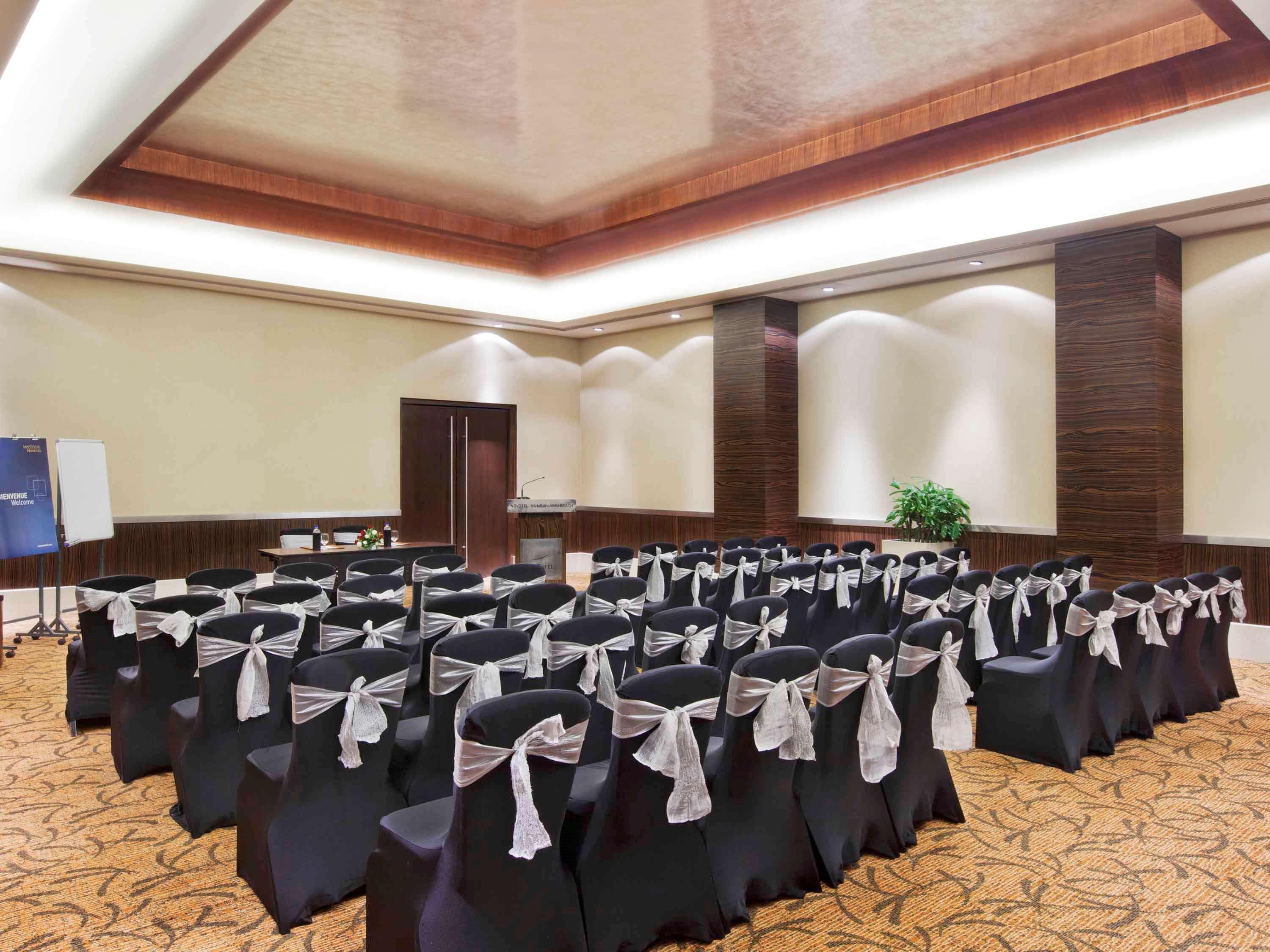 Novotel Mumbai Juhu Beach Eksteriør bilde Meeting room