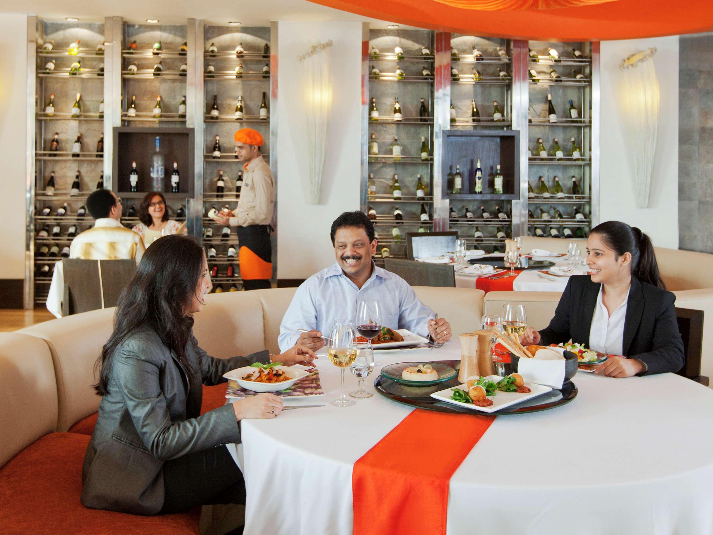 Novotel Mumbai Juhu Beach Eksteriør bilde The Park, New Delhi