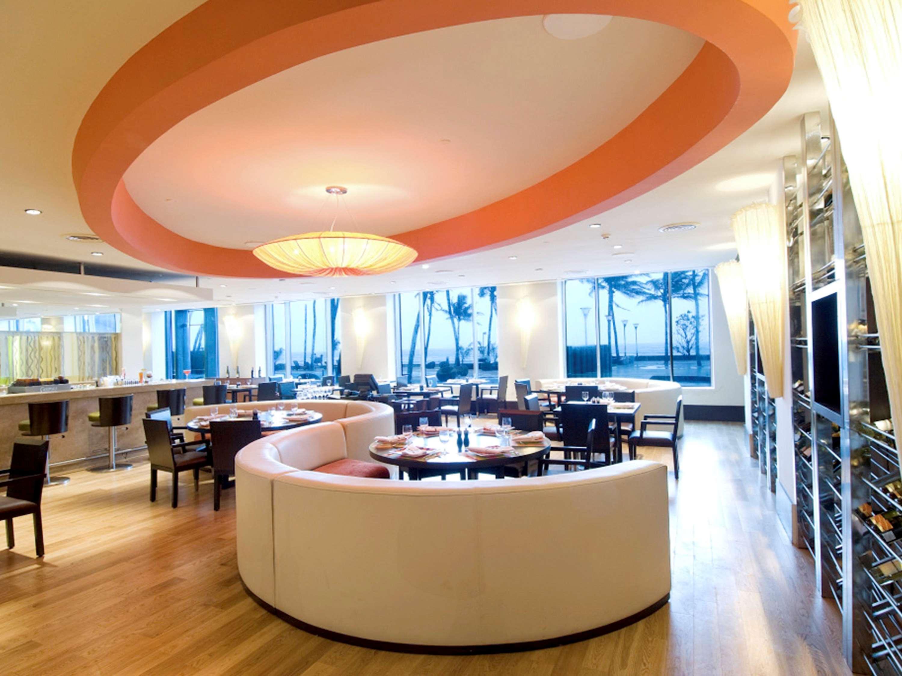 Novotel Mumbai Juhu Beach Eksteriør bilde The restaurant