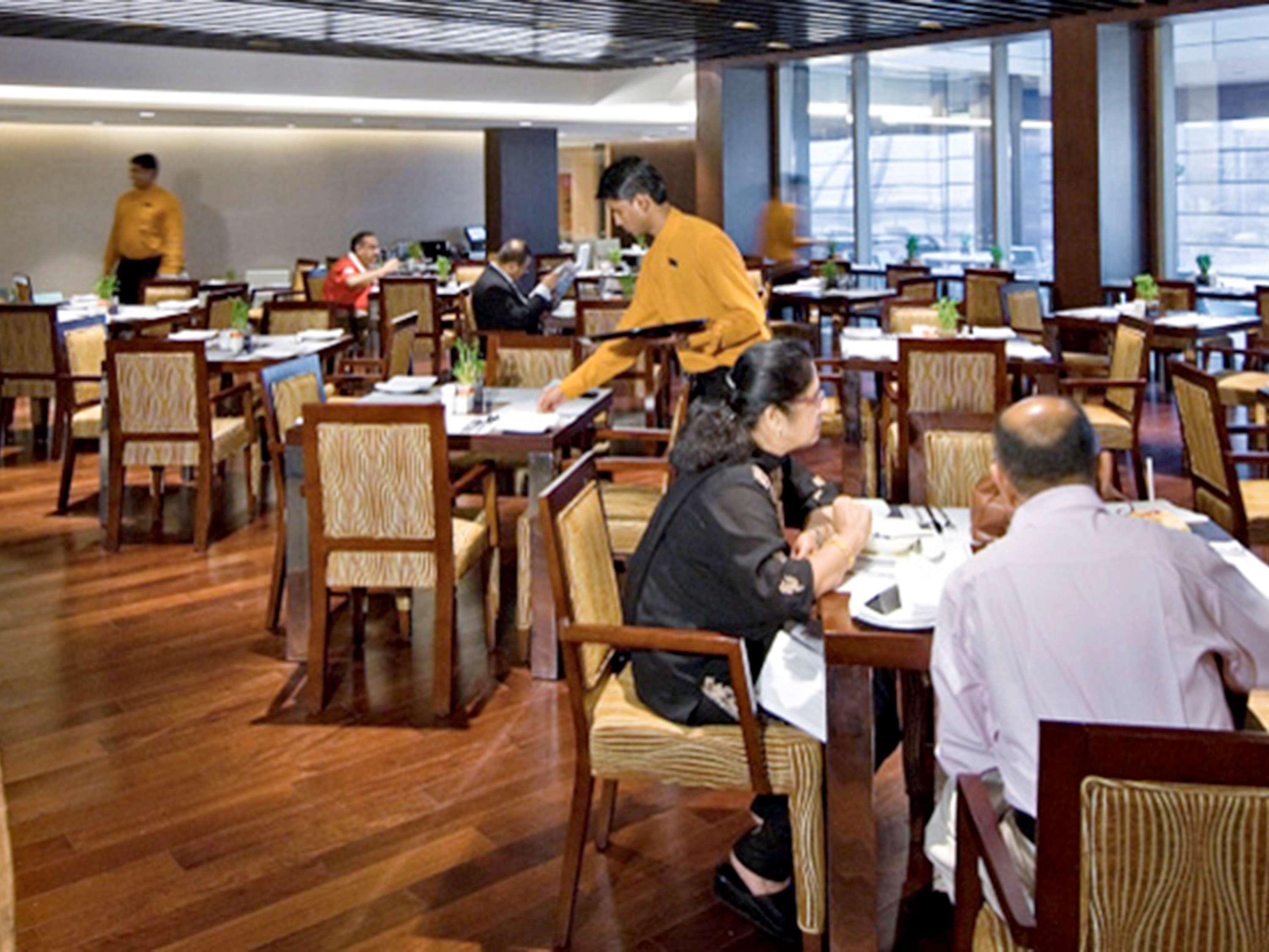 Novotel Mumbai Juhu Beach Eksteriør bilde A restaurant in India